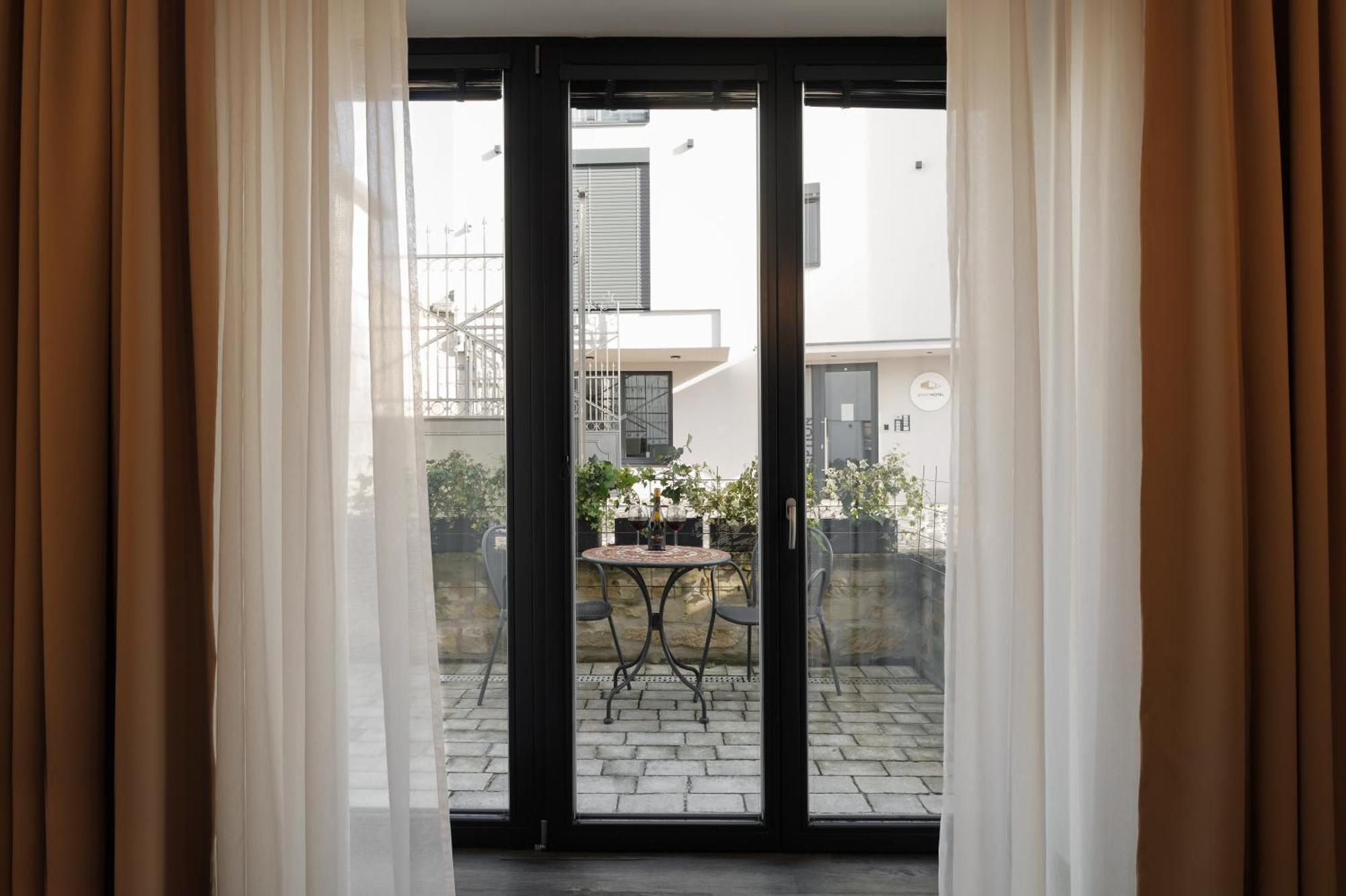 River Apartments มลาดาโบเลสลัฟ ภายนอก รูปภาพ