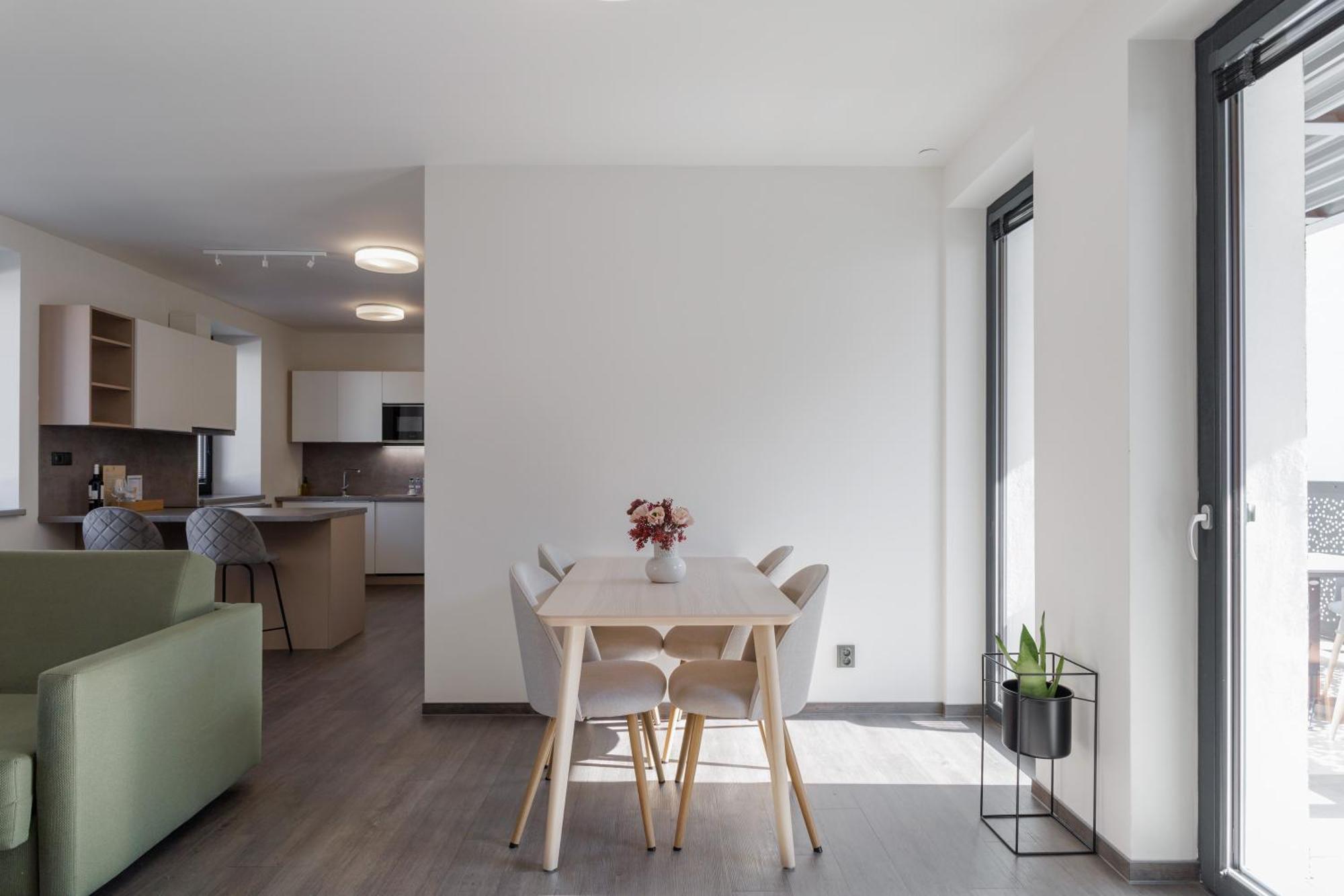 River Apartments มลาดาโบเลสลัฟ ภายนอก รูปภาพ